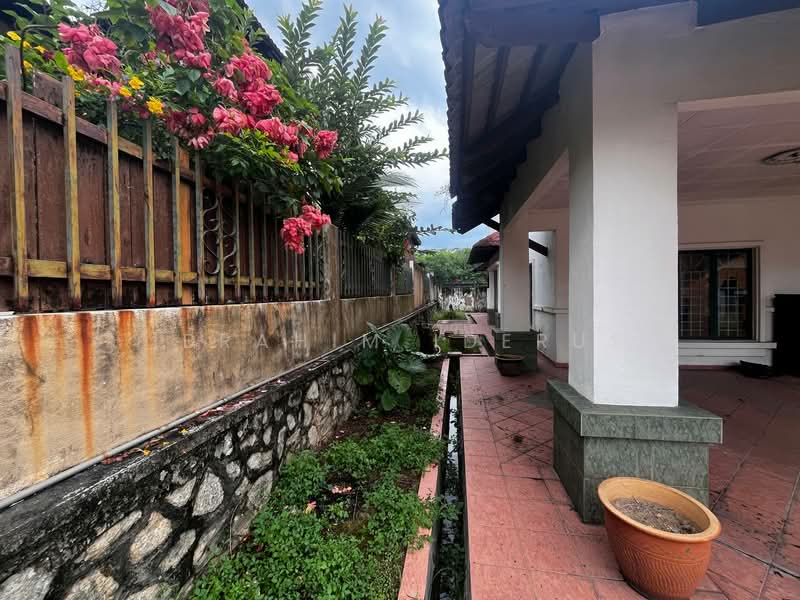 Semi-Detached House for Sale in Ampang (Selangor) - Ibrahim Iderus - Exterior - PropertyGuru.com.my