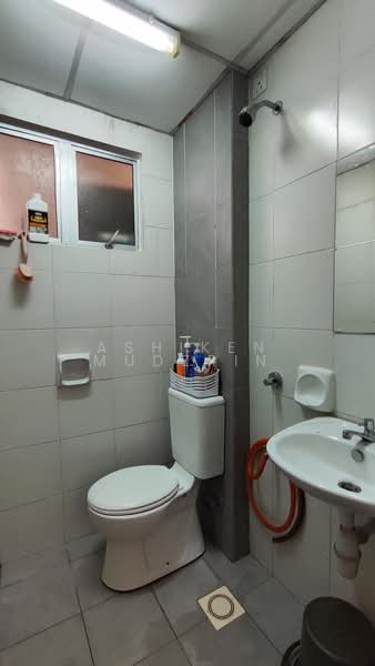 Apartment for Sale at Residensi Warnasari 2 - Ashiken Mudzrin - Bathroom - PropertyGuru.com.my