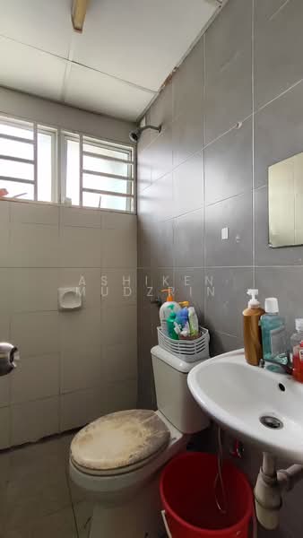 Apartment for Sale at Residensi Warnasari 2 - Ashiken Mudzrin - Bathroom - PropertyGuru.com.my