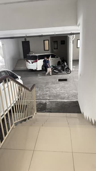 3.5-storey Terraced House for Rent in Damansara Perdana (Selangor) - Amelie Tan - Car Park - PropertyGuru.com.my