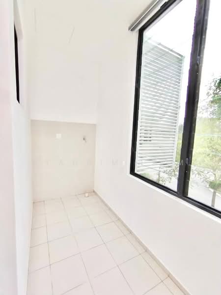 Rumah Bandar untuk Dijual di Shah Alam (Selangor) - Syahrim Naim - Balcony - PropertyGuru.com.my