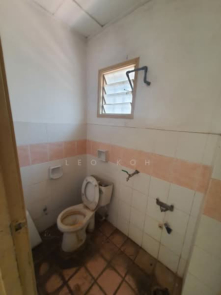 2-storey Terraced House for Sale in Bandar Putra Permai (Seri Kembangan) - Leo Koh - Bathroom - PropertyGuru.com.my