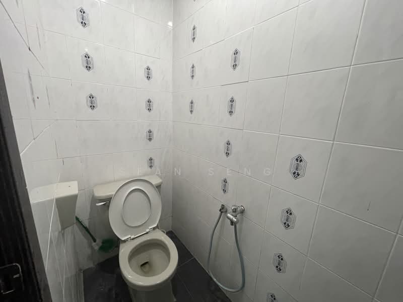 Office for Sale in Damansara Intan (Petaling Jaya) - Sean Seng - Bathroom - PropertyGuru.com.my