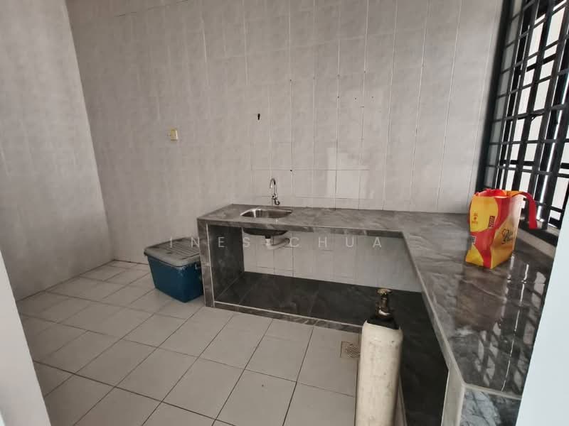 Rumah Teres 2 Tingkat untuk Disewa di Taman Daya (Johor Bahru) - Ines Chua - Kitchen - PropertyGuru.com.my