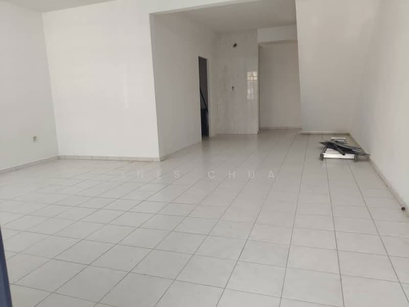 Rumah Teres 2 Tingkat untuk Disewa di Taman Daya (Johor Bahru) - Ines Chua - Living Room - PropertyGuru.com.my