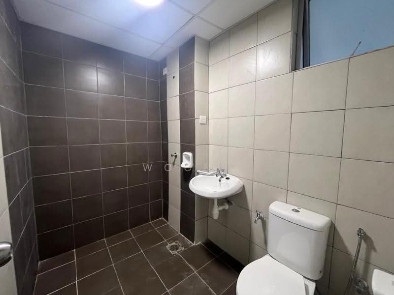 Pangsapuri untuk Disewa di Residensi PR1MA A’Famosa 2 (Residensi A’Famosa) - Woon . - Bathroom - PropertyGuru.com.my