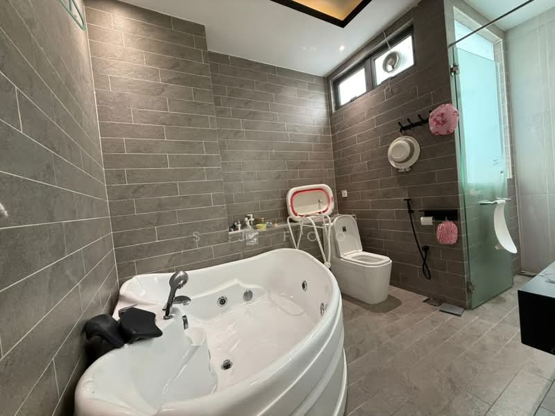 4-storey Terraced House for Sale in Taman Rifle (Ayer Itam) - S J Foo - Bathroom - PropertyGuru.com.my