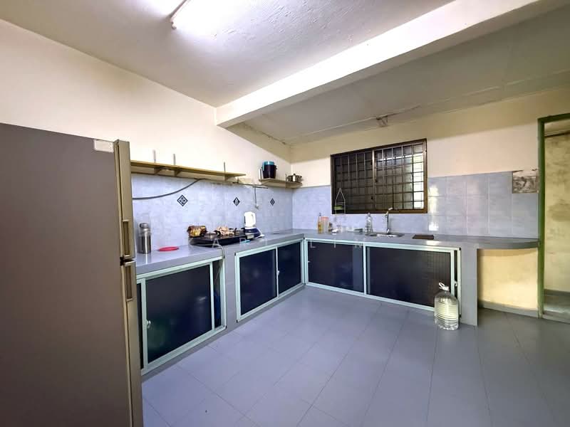 2-storey Terraced House for Sale in Taman Johor Jaya (Johor Bahru) - Karl Lim - Kitchen - PropertyGuru.com.my