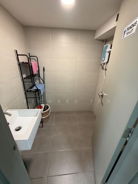 Service Residence for Sale at Pinnacle Kelana Jaya - Richard Tan - Bathroom - PropertyGuru.com.my