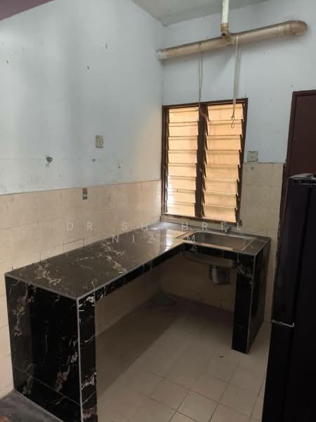 Rumah Flat untuk Disewa di Seroja - Dr Shahril Nizam - Kitchen - PropertyGuru.com.my