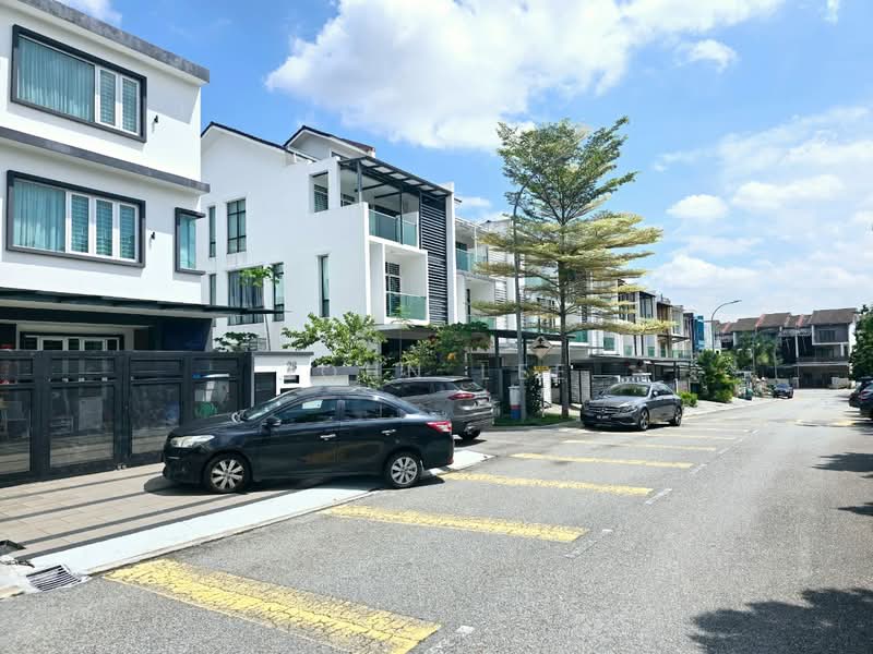 Rumah Teres 3 Tingkat untuk Dijual di Kinrara Residence (Puchong) - John Lee - Exterior - PropertyGuru.com.my