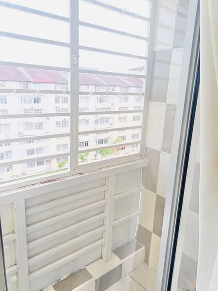 Pangsapuri untuk Disewa di Apartment Taman Topaz - Erin Yusof - Balcony - PropertyGuru.com.my