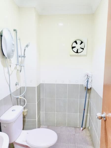 Pangsapuri untuk Disewa di Apartment Taman Topaz - Erin Yusof - Bathroom - PropertyGuru.com.my