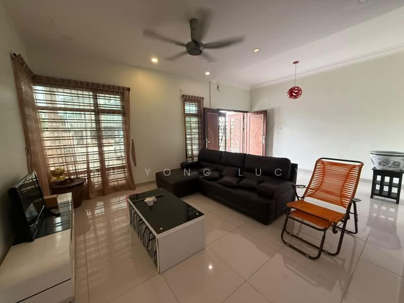 Cluster House for Sale in Taman Seri Austin (Tebrau) - Au Yong Lucy - Living Room - PropertyGuru.com.my