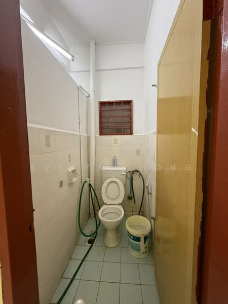 Rumah Teres untuk Dijual di Taman Oakland (Bukit Kepayang) - Evelyn Chong - Bathroom - PropertyGuru.com.my