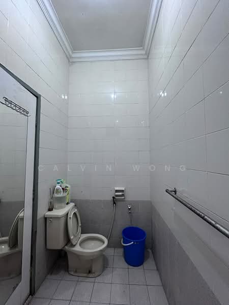 Rumah Teres 2 Tingkat untuk Dijual di Taman Pelangi Indah (Ulu Tiram) - Calvin Wong - Bathroom - PropertyGuru.com.my