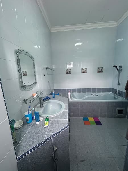Rumah Teres 2 Tingkat untuk Dijual di Taman Pelangi Indah (Ulu Tiram) - Calvin Wong - Bathroom - PropertyGuru.com.my