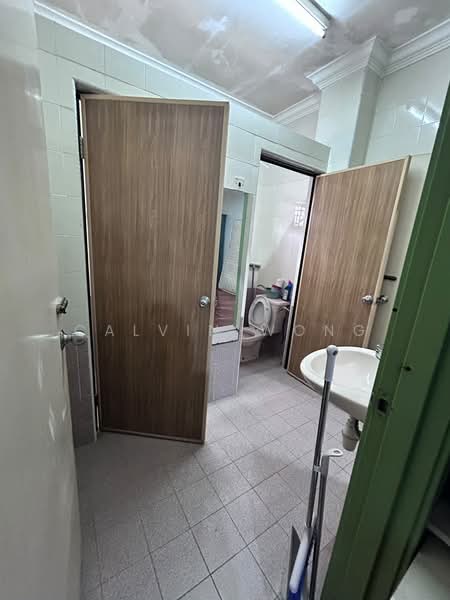 Rumah Teres 2 Tingkat untuk Dijual di Taman Pelangi Indah (Ulu Tiram) - Calvin Wong - Bathroom - PropertyGuru.com.my