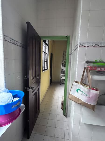 Rumah Teres 2 Tingkat untuk Dijual di Taman Pelangi Indah (Ulu Tiram) - Calvin Wong - Corridor - PropertyGuru.com.my