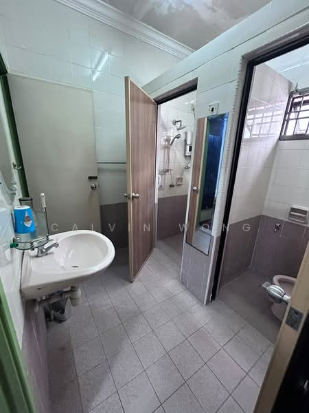 Rumah Teres 2 Tingkat untuk Dijual di Taman Pelangi Indah (Ulu Tiram) - Calvin Wong - Bathroom - PropertyGuru.com.my