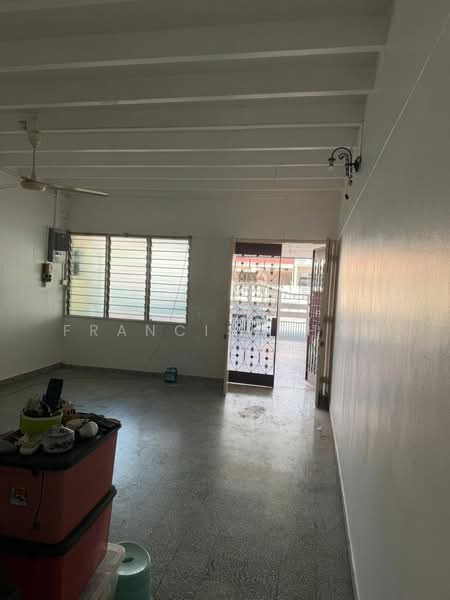 Rumah Teres 2 Tingkat untuk Disewa di Taman Berjaya (George Town) - Francis Chan - Living Room - PropertyGuru.com.my