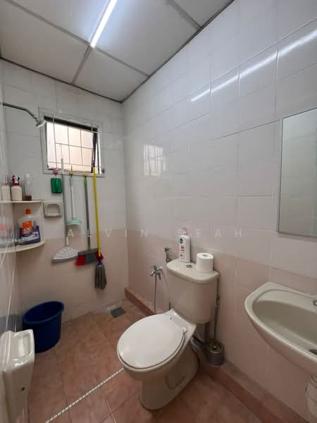 Pangsapuri untuk Dijual di Villa Dahlia - Alvin Seah - Bathroom - PropertyGuru.com.my