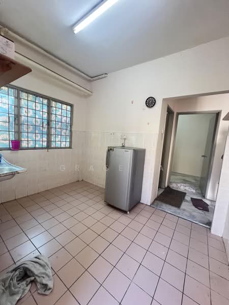 Apartment for Rent at Taman Bukit Kenangan - Grace Ha - Kitchen - PropertyGuru.com.my