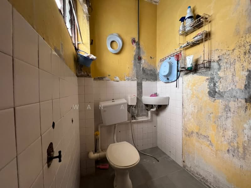 Rumah Teres untuk Dijual di Taman Kantan Permai (Kajang) - Wan Azima - Bathroom - PropertyGuru.com.my