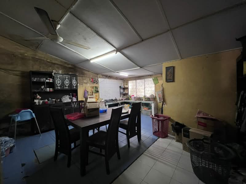 Rumah Teres untuk Dijual di Taman Kantan Permai (Kajang) - Wan Azima - Dining Room - PropertyGuru.com.my