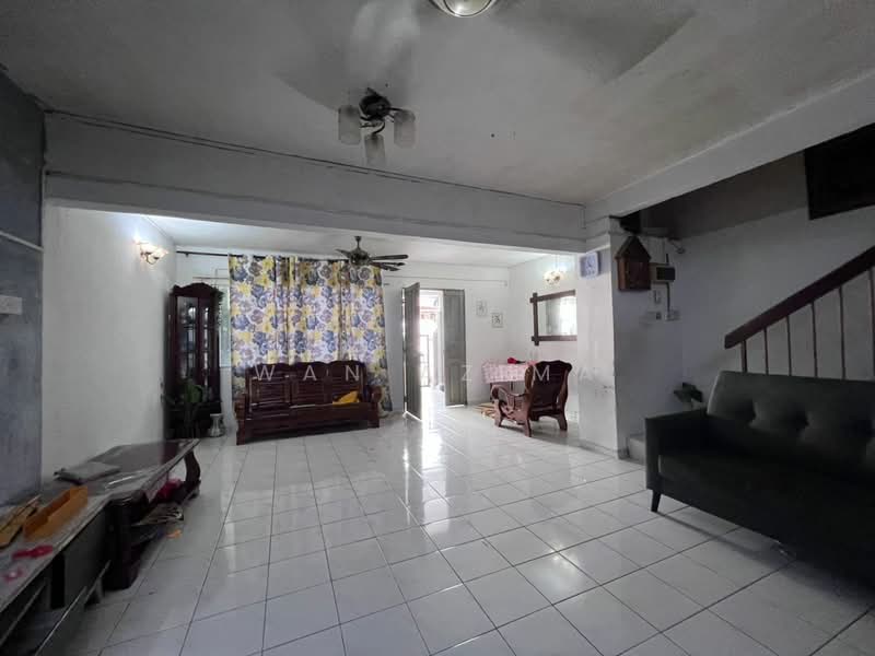 Rumah Teres untuk Dijual di Taman Kantan Permai (Kajang) - Wan Azima - Living Room - PropertyGuru.com.my