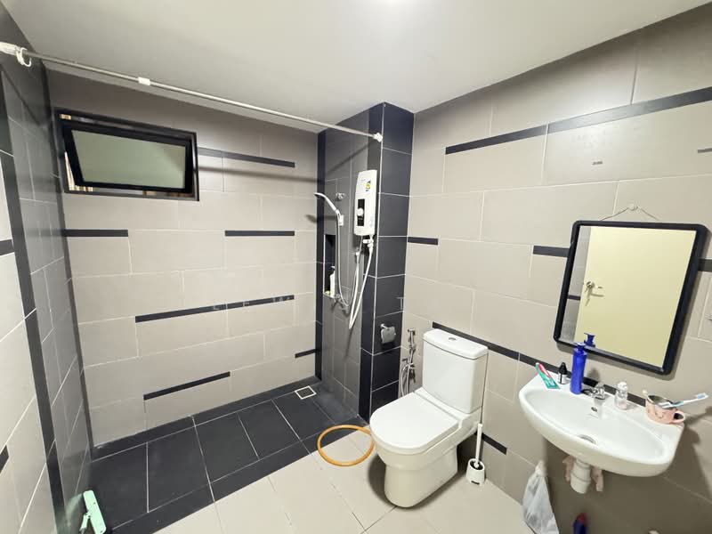 Kondominium untuk Dijual di The Z Residence - Lewis Tam - Bathroom - PropertyGuru.com.my