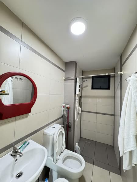 Kondominium untuk Dijual di The Z Residence - Lewis Tam - Bathroom - PropertyGuru.com.my