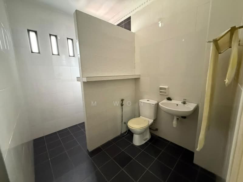 2-storey Terraced House for Sale in Taman Bukit Mewah (Tampoi) - Ym Wong - Bathroom - PropertyGuru.com.my