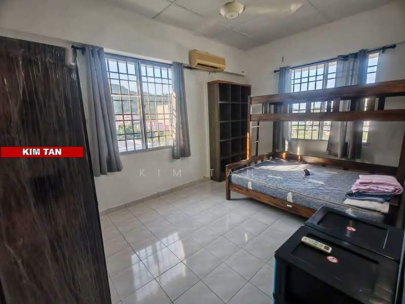 Pangsapuri untuk Disewa di Taman Pekaka Block 31 - Kim Tan - Bedroom - PropertyGuru.com.my