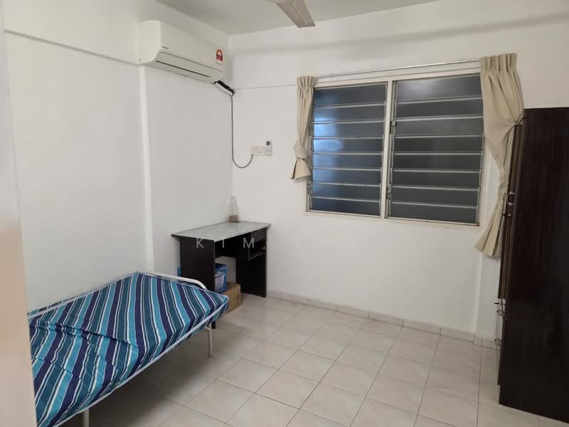 Apartment for Rent at Taman Pekaka Block 31 - Kim Tan - Bedroom - PropertyGuru.com.my