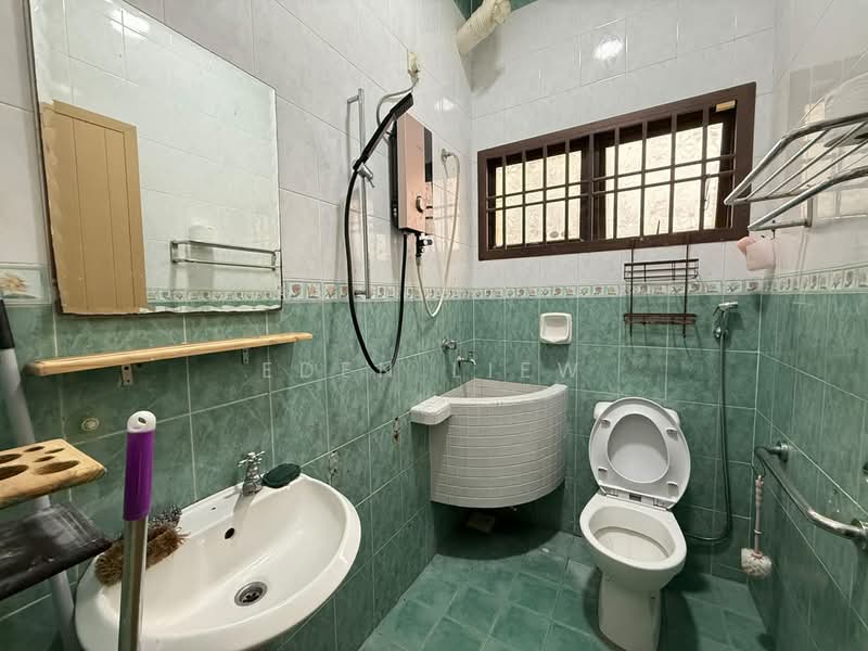 2-storey Terraced House for Rent in Bandar Baru Permas Jaya (Permas Jaya) - Eden Liew - Bathroom - PropertyGuru.com.my