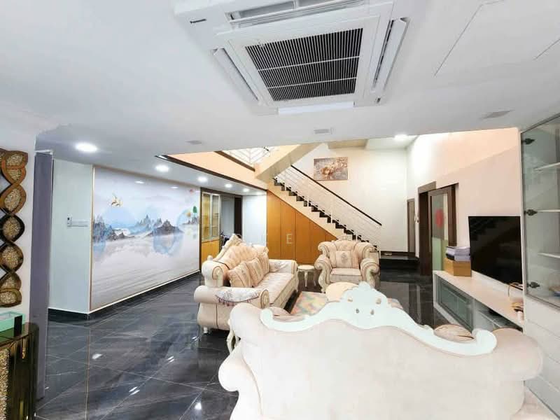3-storey Terraced House for Sale in Lake Fields (Sungai Besi) - Loke . - Living Room - PropertyGuru.com.my