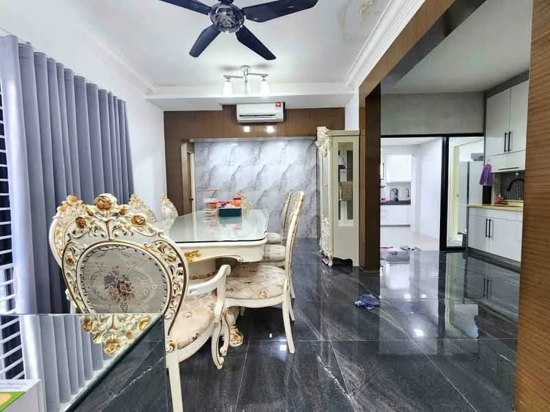 3-storey Terraced House for Sale in Lake Fields (Sungai Besi) - Loke . - Dining Room - PropertyGuru.com.my