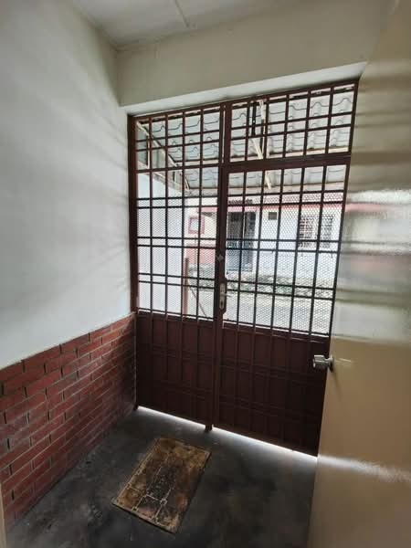 Rumah Teres 2-Tingkat untuk Dijual di Taman Setia Indah (Tebrau) - Qiu Rong - Entrance - PropertyGuru.com.my