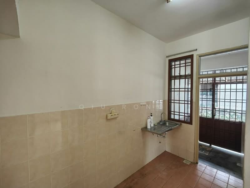 Rumah Teres 2-Tingkat untuk Dijual di Taman Setia Indah (Tebrau) - Qiu Rong - Kitchen - PropertyGuru.com.my