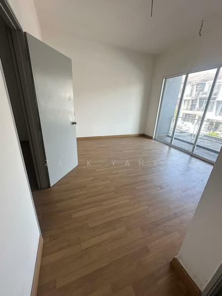 3-storey Terraced House for Sale in Rawang (Selangor) - Zack Yahya - PropertyGuru.com.my