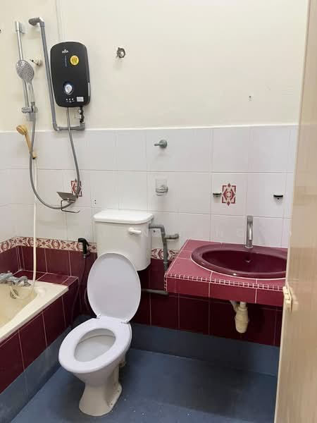 Semi-Detached House for Rent in Taman Desa Baru (Cheras) - Karen Tang - Bathroom - PropertyGuru.com.my