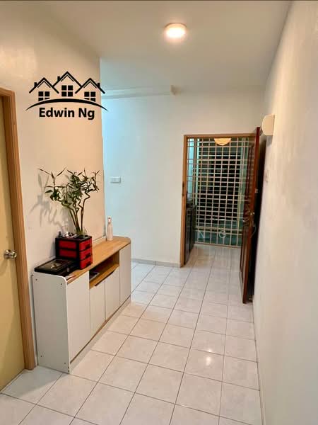 Pangsapuri untuk Dijual di Relau Vista Apartment - Edwin Ng - Entrance - PropertyGuru.com.my