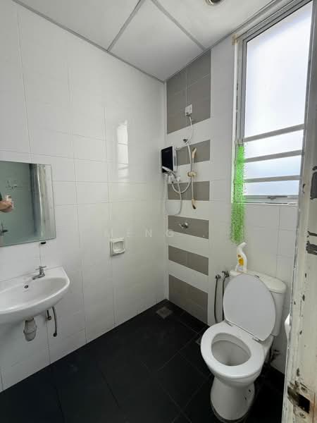 Condominium for Sale at Boulevard Condominium (BLVD) - Meng . - Bathroom - PropertyGuru.com.my