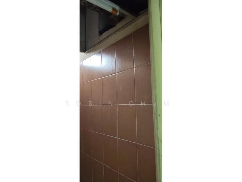 Shop / Office for Rent in Taman Perindustrian Bukit Serdang (Seri Kembangan) - Robin Chum - Interior - PropertyGuru.com.my