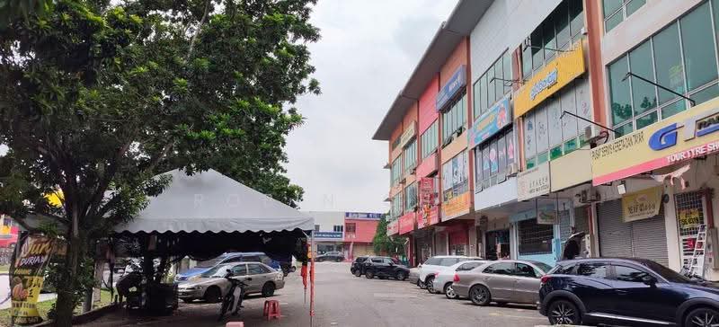 Shop / Office for Rent in Taman Perindustrian Bukit Serdang (Seri Kembangan) - Robin Chum - Exterior - PropertyGuru.com.my