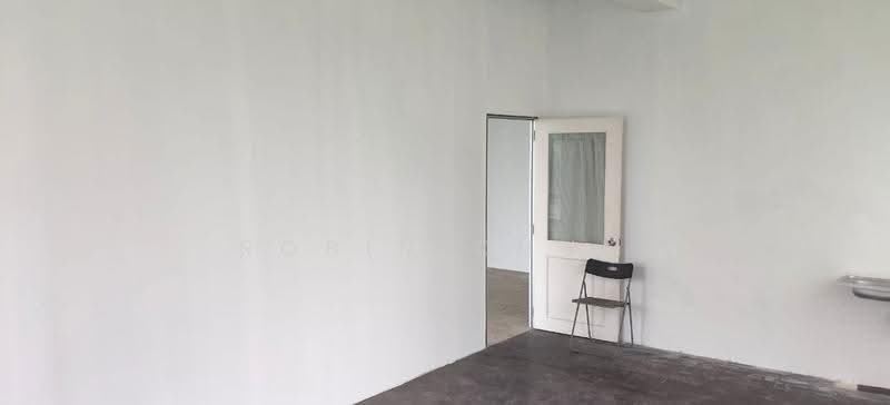 Shop / Office for Rent in Taman Perindustrian Bukit Serdang (Seri Kembangan) - Robin Chum - Interior - PropertyGuru.com.my