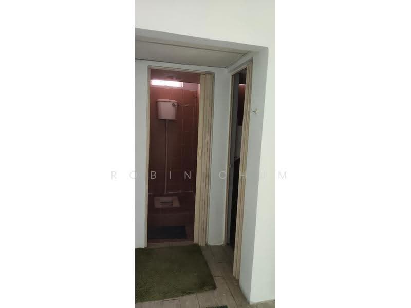 Shop / Office for Rent in Taman Perindustrian Bukit Serdang (Seri Kembangan) - Robin Chum - Bathroom - PropertyGuru.com.my