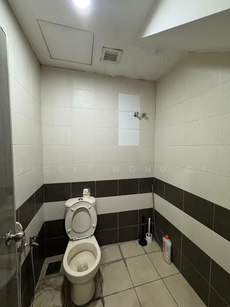 Shop / Office for Sale in Bandar Baru Sri Petaling (Sri Petaling) - Vickky Wong CF - Bathroom - PropertyGuru.com.my