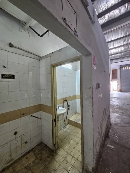 Kilang untuk Disewa di Usj 1 (Subang Jaya) - Shirley Lim - Bathroom - PropertyGuru.com.my